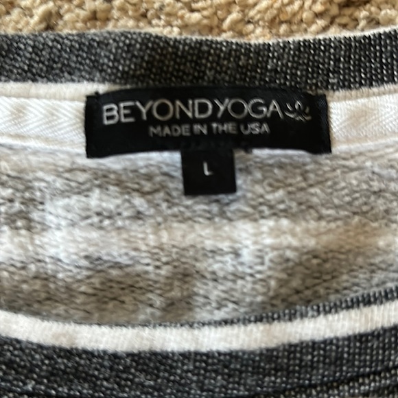 Beyond Yoga Comfy Black/White Striped Sweatshirt Top **Size L** - Picture 3 of 3
